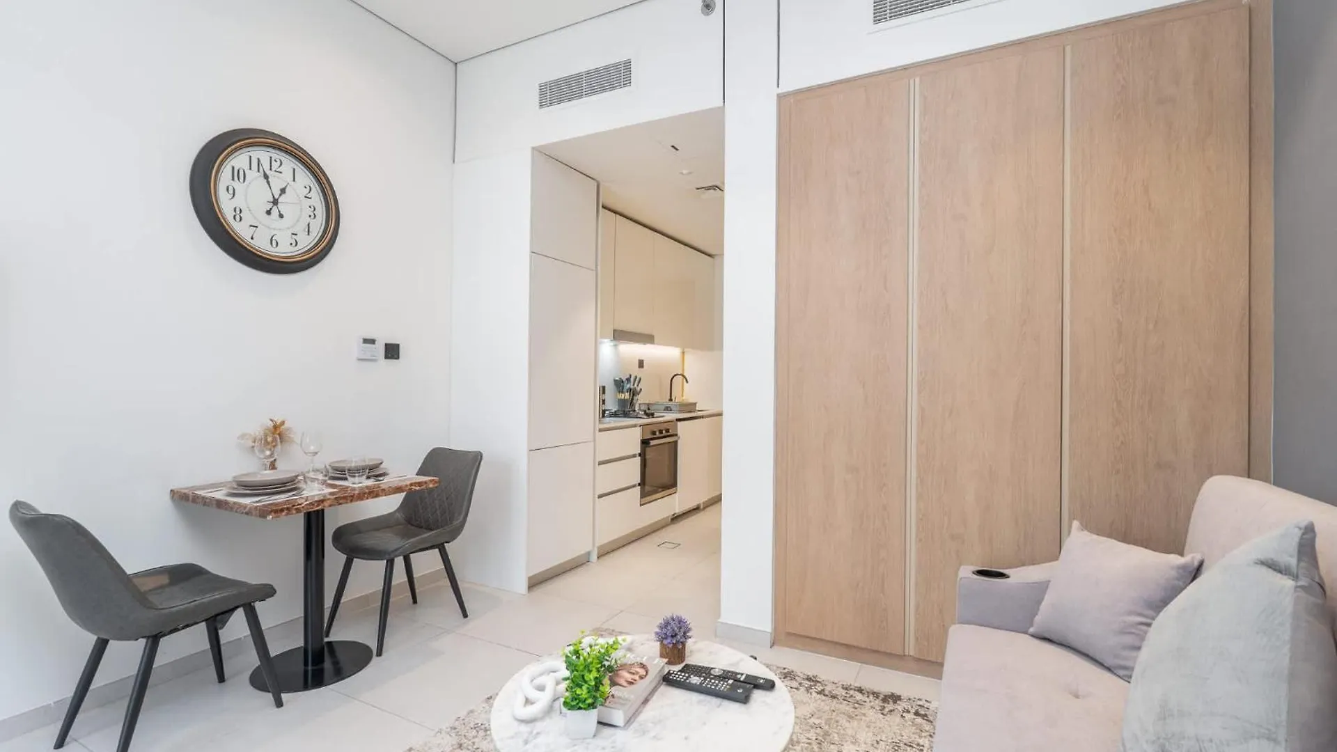 Spacious And Stunning Studio In The Heart Of Jvc Dubai Apartment