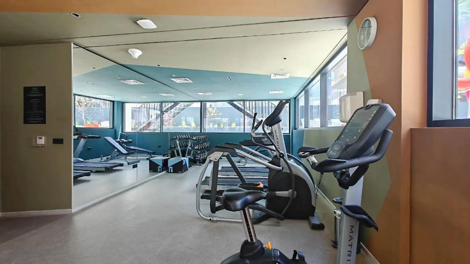 Spacious And Stunning Studio In The Heart Of Jvc Dubai Apartment