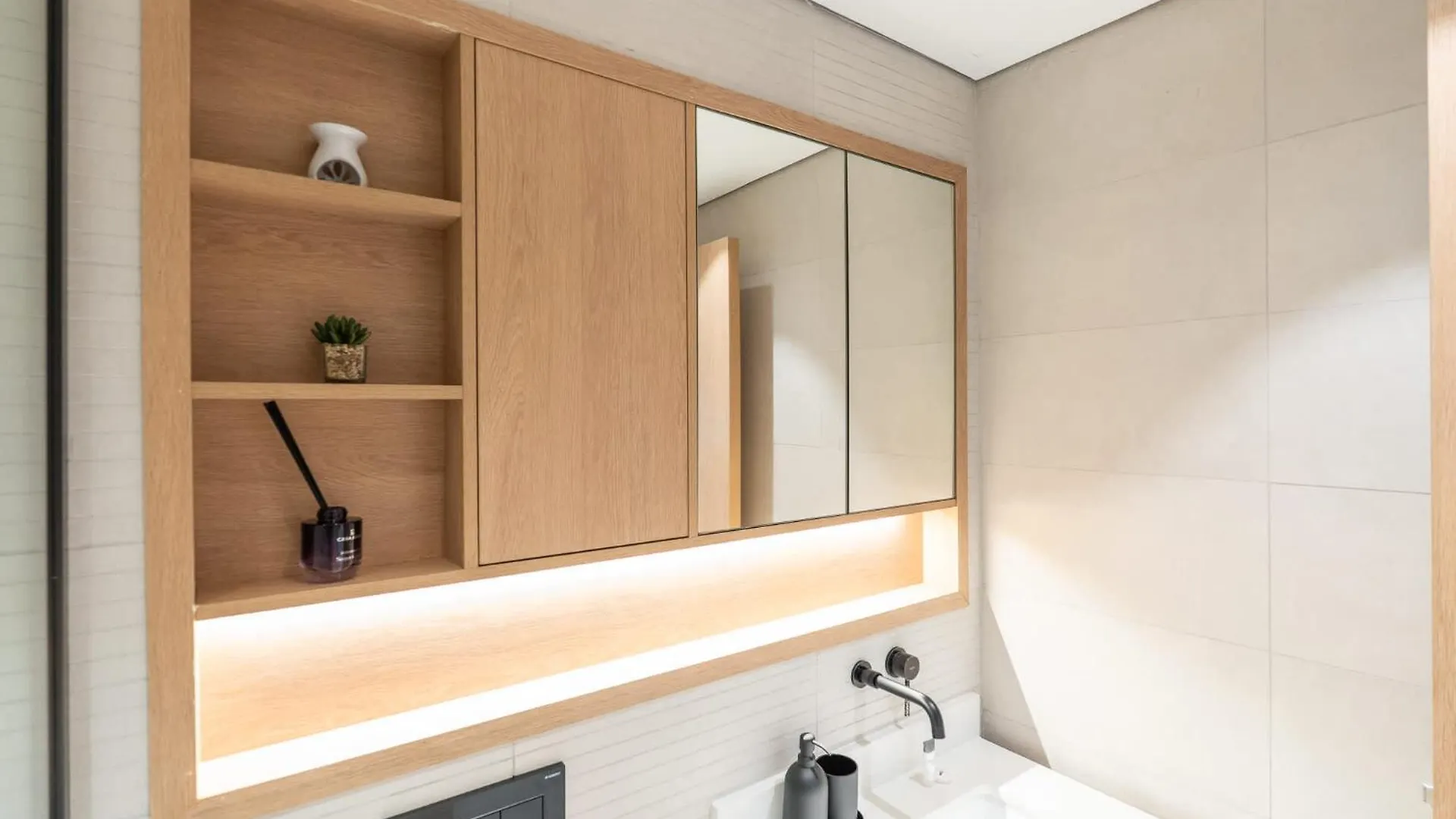 Spacious And Stunning Studio In The Heart Of Jvc Dubai 0*,  United Arab Emirates